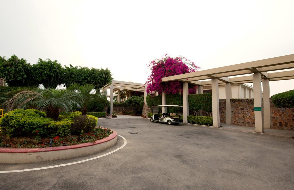 Lemon Tree Hotel, Tarudhan Valley, Manesar Gurgaon Exterior foto