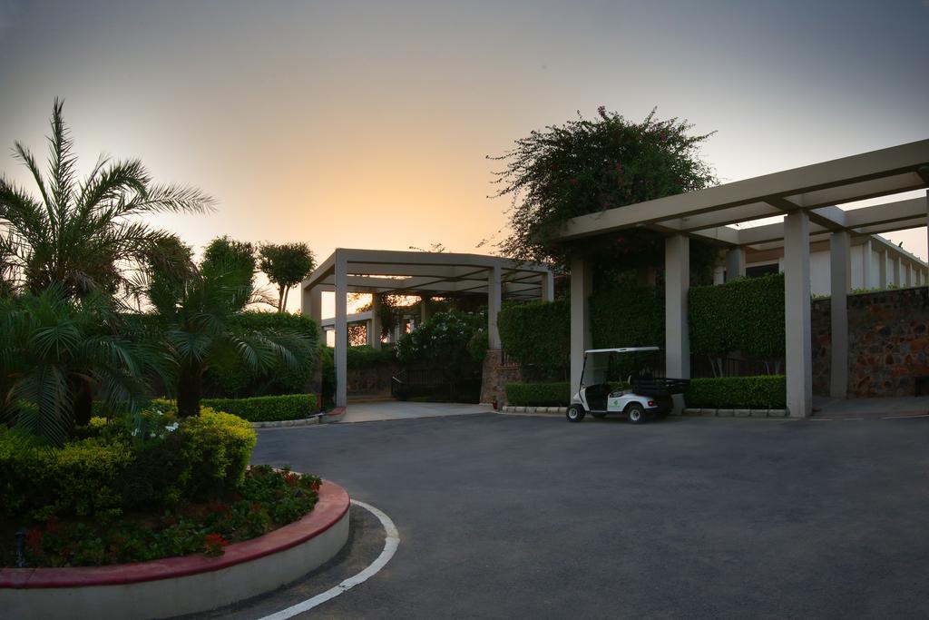 Lemon Tree Hotel, Tarudhan Valley, Manesar Gurgaon Exterior foto