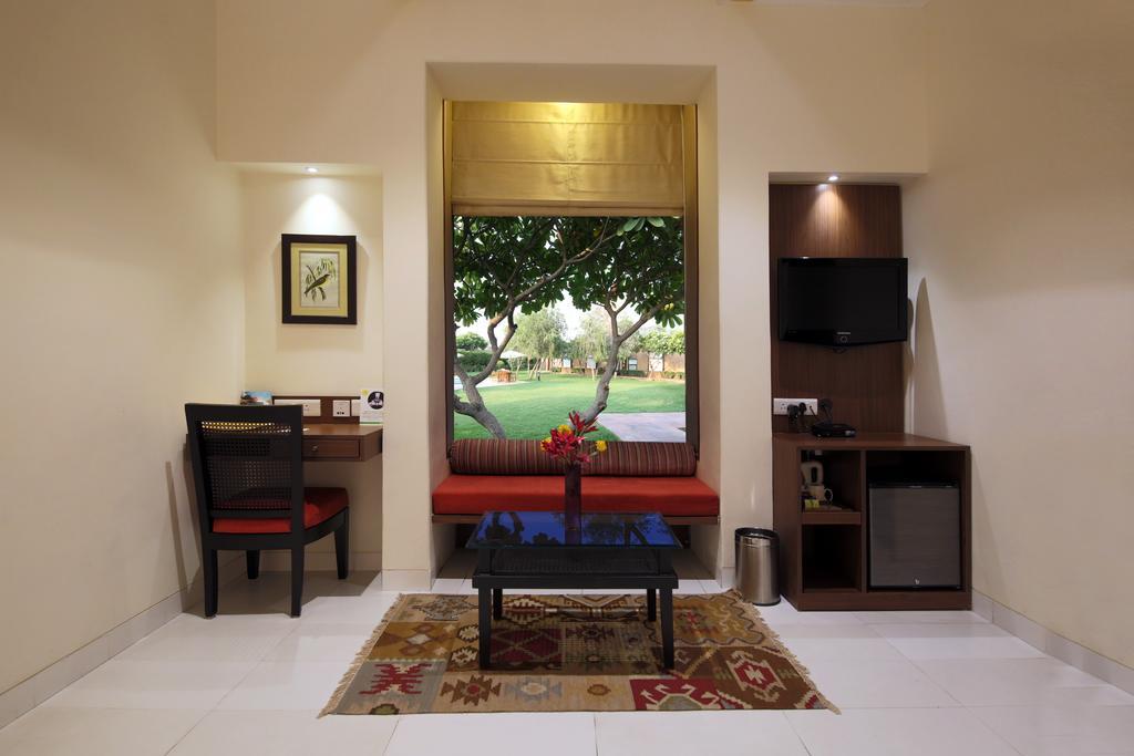 Lemon Tree Hotel, Tarudhan Valley, Manesar Gurgaon Exterior foto
