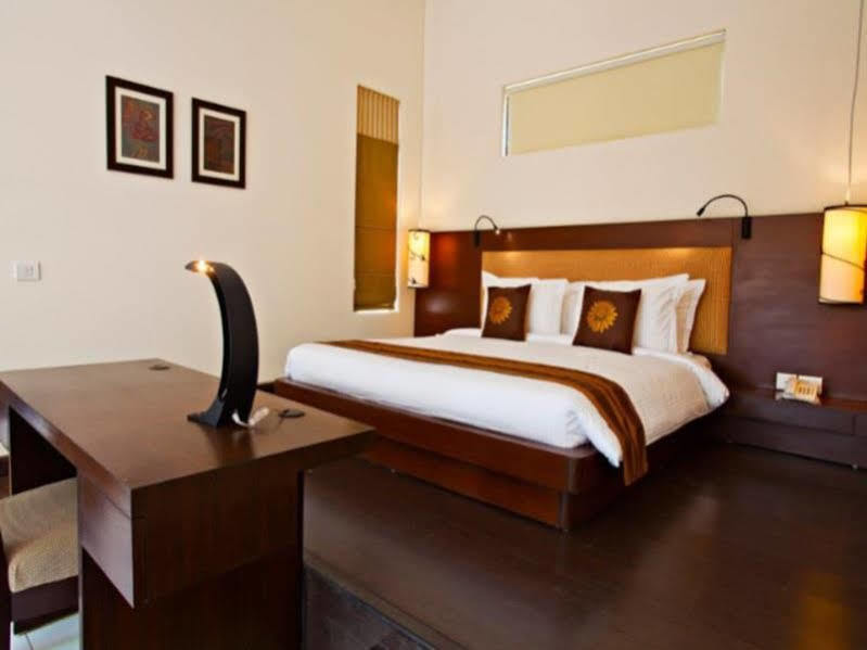 Lemon Tree Hotel, Tarudhan Valley, Manesar Gurgaon Exterior foto