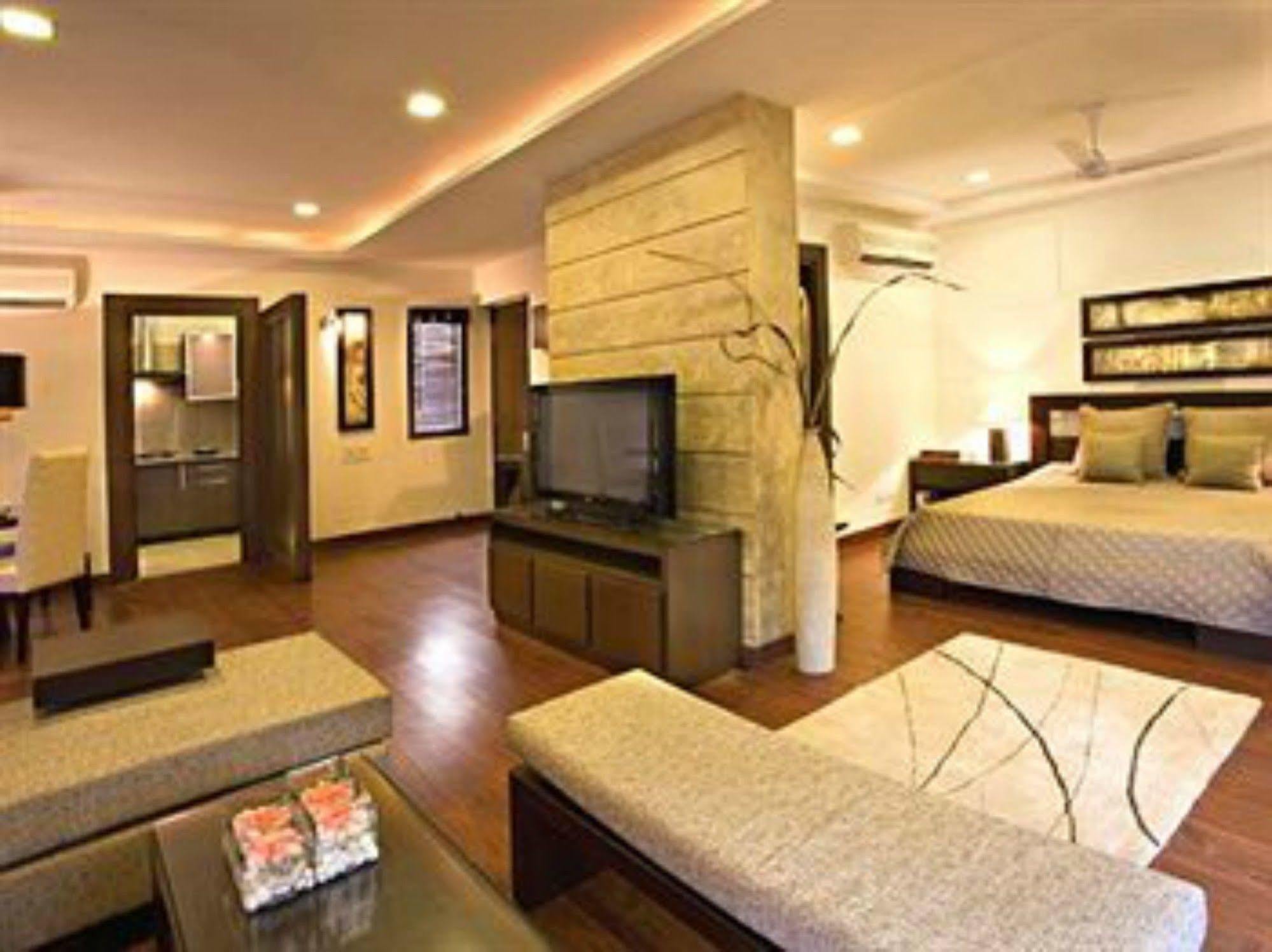 Lemon Tree Hotel, Tarudhan Valley, Manesar Gurgaon Exterior foto