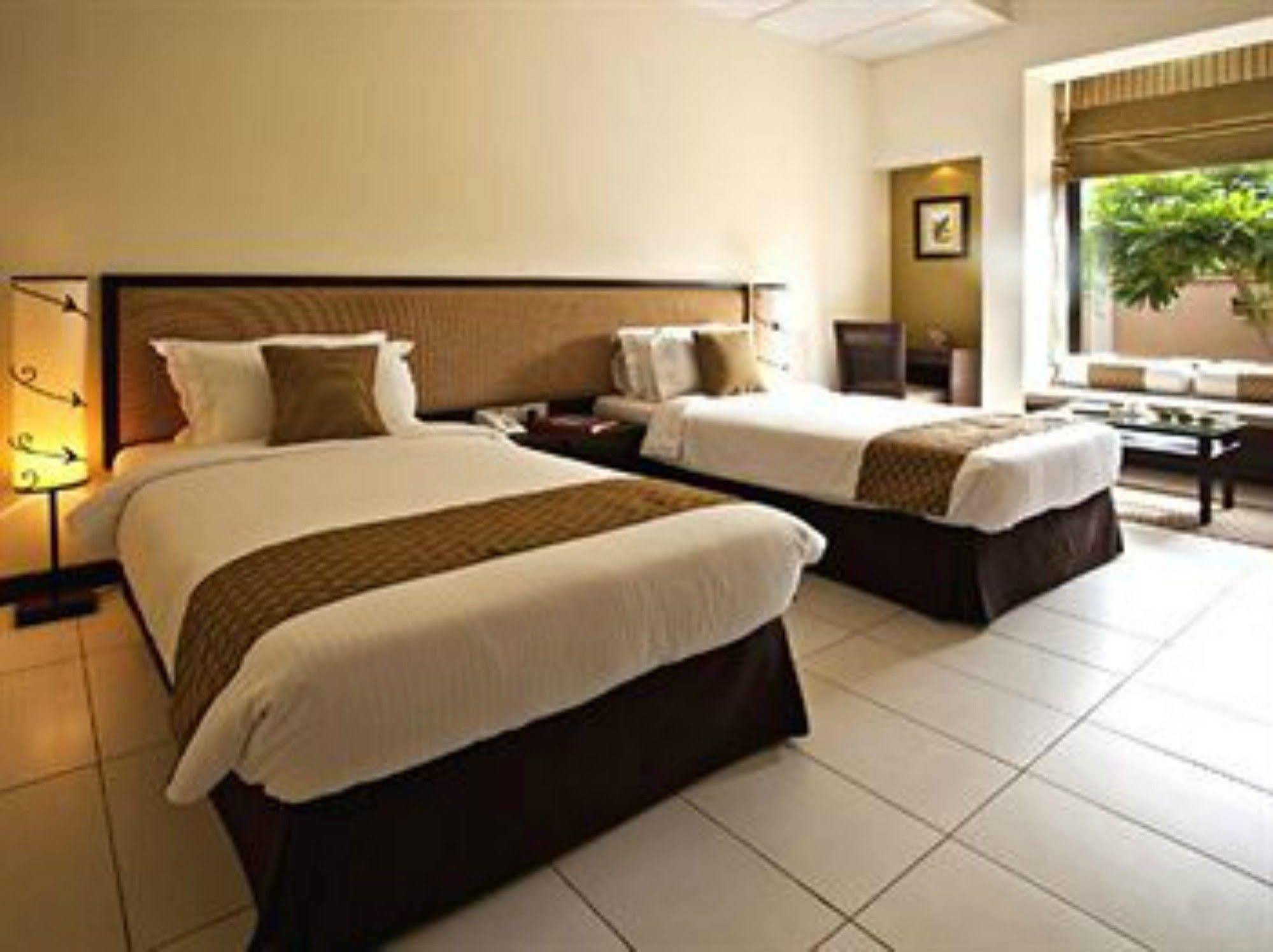 Lemon Tree Hotel, Tarudhan Valley, Manesar Gurgaon Exterior foto