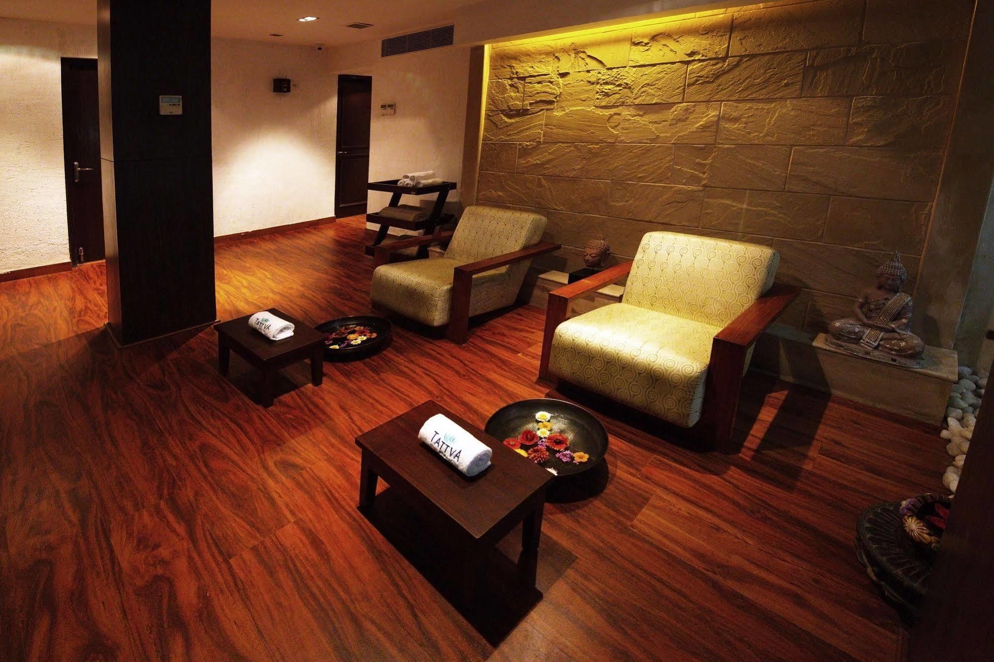 Lemon Tree Hotel, Tarudhan Valley, Manesar Gurgaon Exterior foto