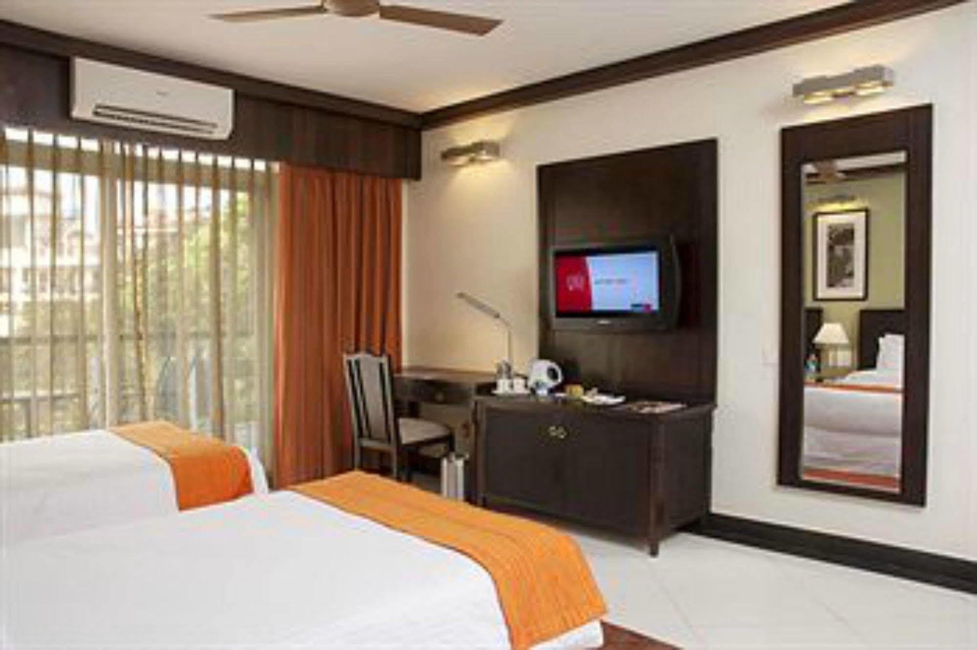Lemon Tree Hotel, Tarudhan Valley, Manesar Gurgaon Exterior foto