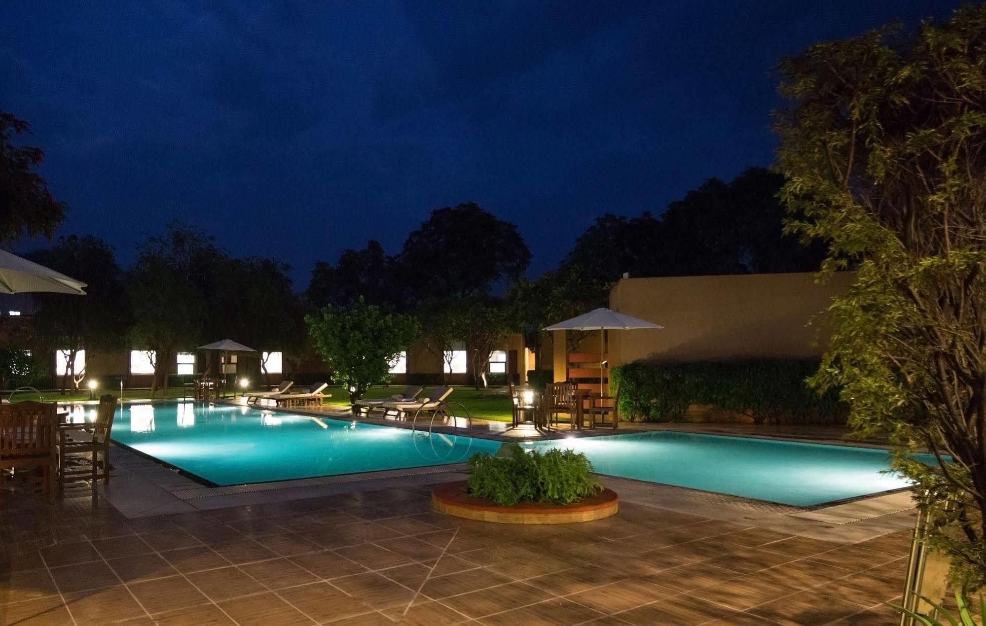 Lemon Tree Hotel, Tarudhan Valley, Manesar Gurgaon Exterior foto